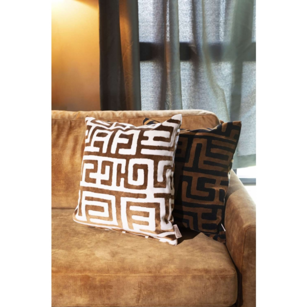 white-8600144_9
