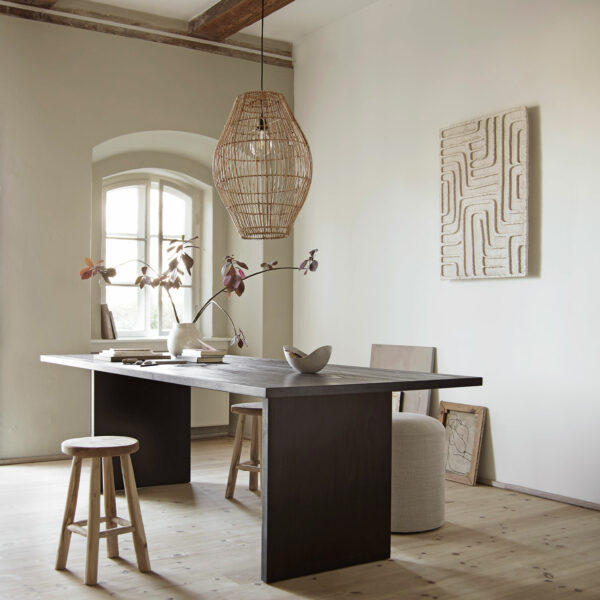 tinekhome_home_01_HANGDOME_CHUNKYTABLE240-BLACK_JATISTOOL-NATURE_PUFDINE-BARBAT-SAND