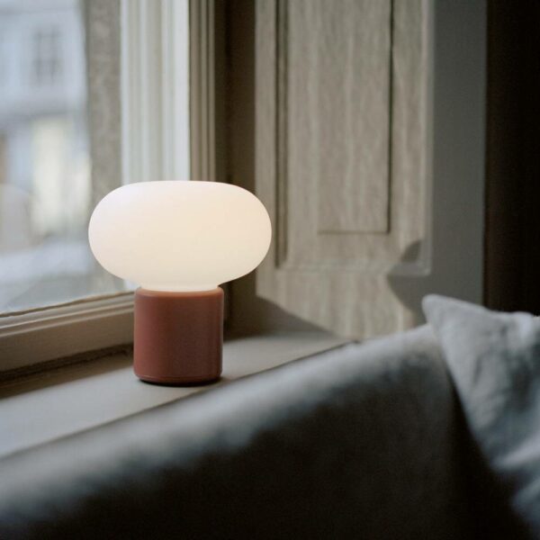 Karl-Johan Table Lamp - Red, 16xH18