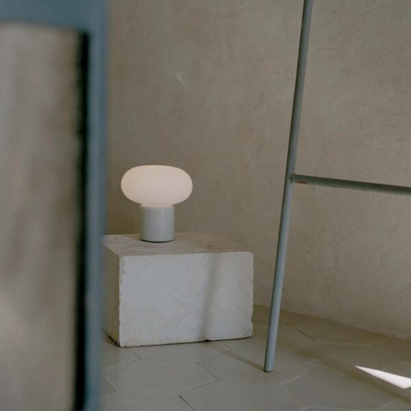 Karl-Johan Table Lamp – Light Grey, 16xH18