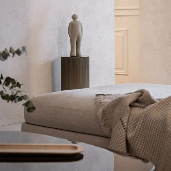 The Visitor Plus Figurine - Cinza, 14x12xH38